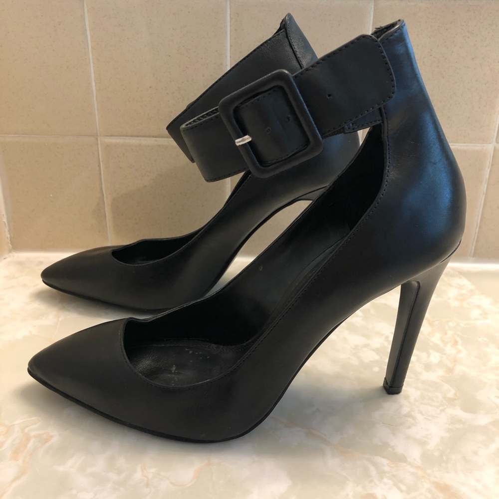 Black Pointed Toe Heels with Cuff